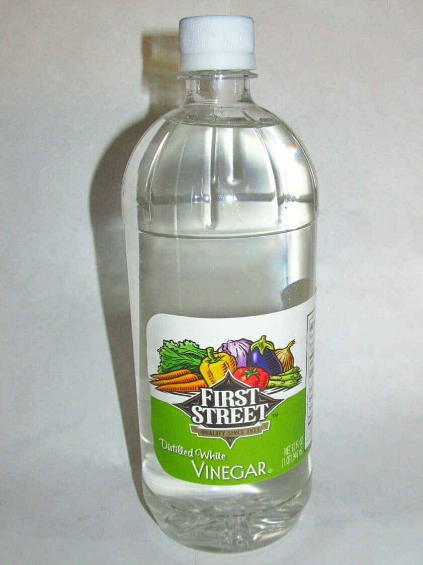 Destilled white vinegar